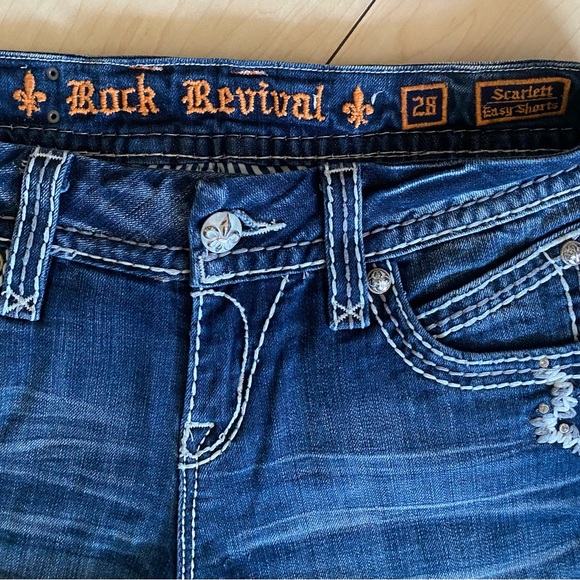 Women’s Like New Rock Revival Jean Shorts size 28 - Picture 3 of 3